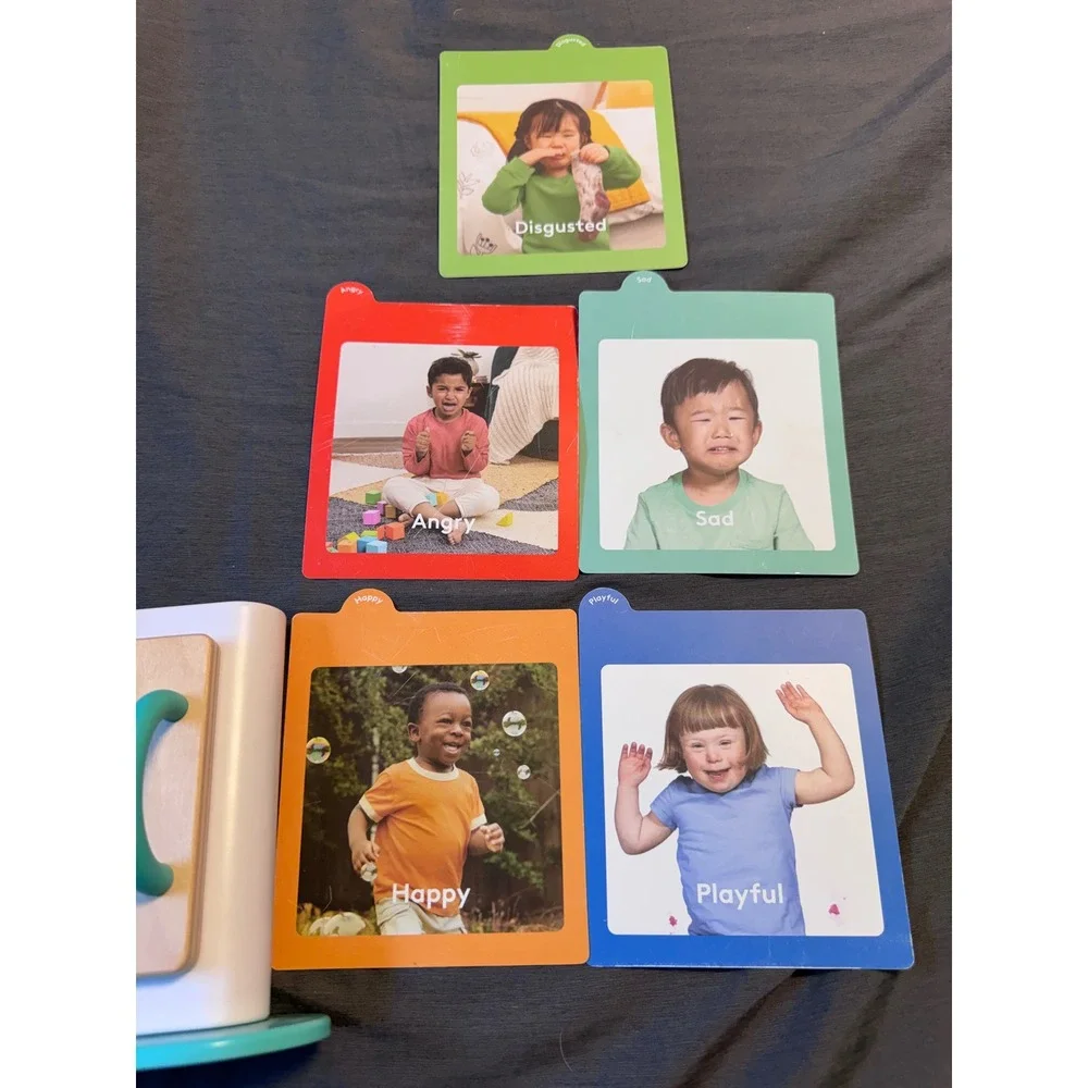 Lovevery My Mood Mirror Toddler Emotional Learning Toy with 5 Emotion Cards